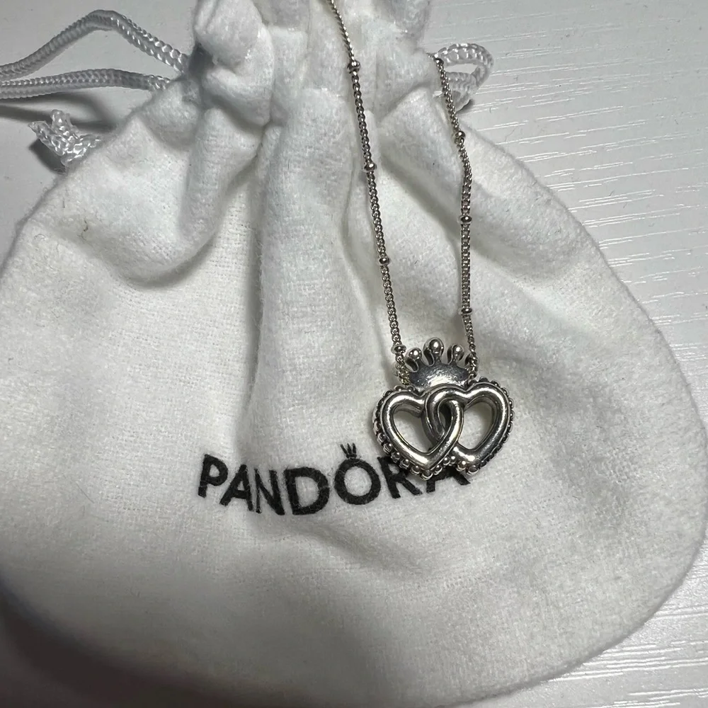 Pandora sterling silver crowned interlocking heart necklace, adjustable chain - Picture 3 of 3